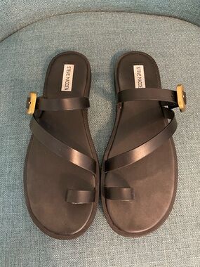 Steve Madden Black Leather Strappy Toe-Ring Sandals with Gold Buckles